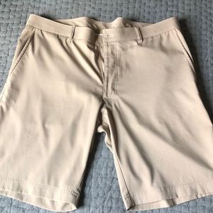 Men’s golf shorts